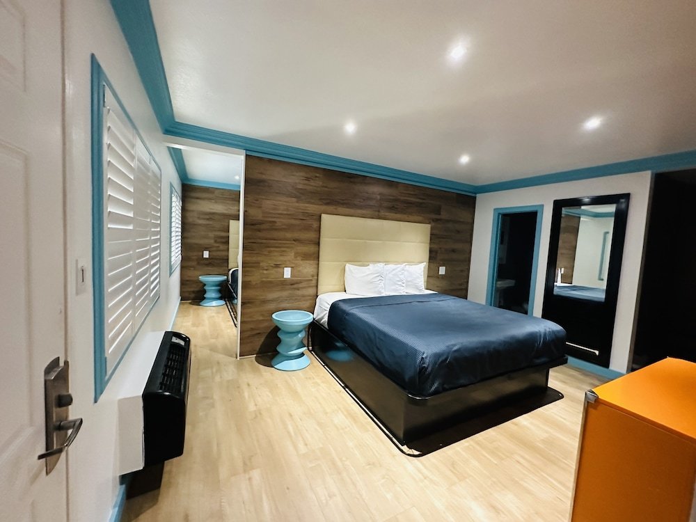 Семейный люкс с 2 комнатами Casa Blanca Inn & Suites Whittier