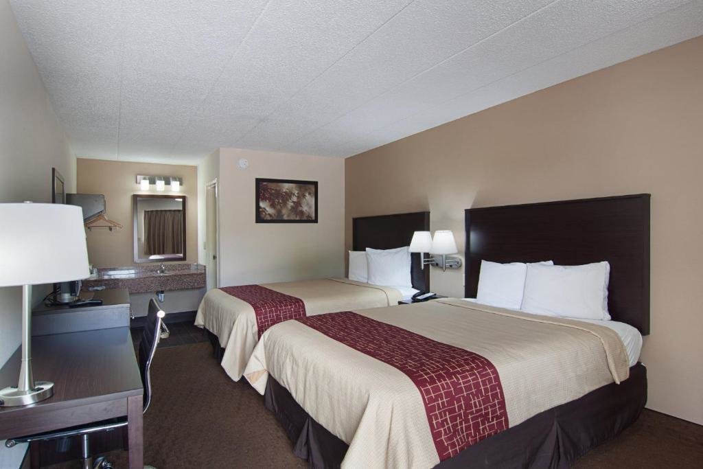 Standard Double room Red Roof Inn Springfield, IL