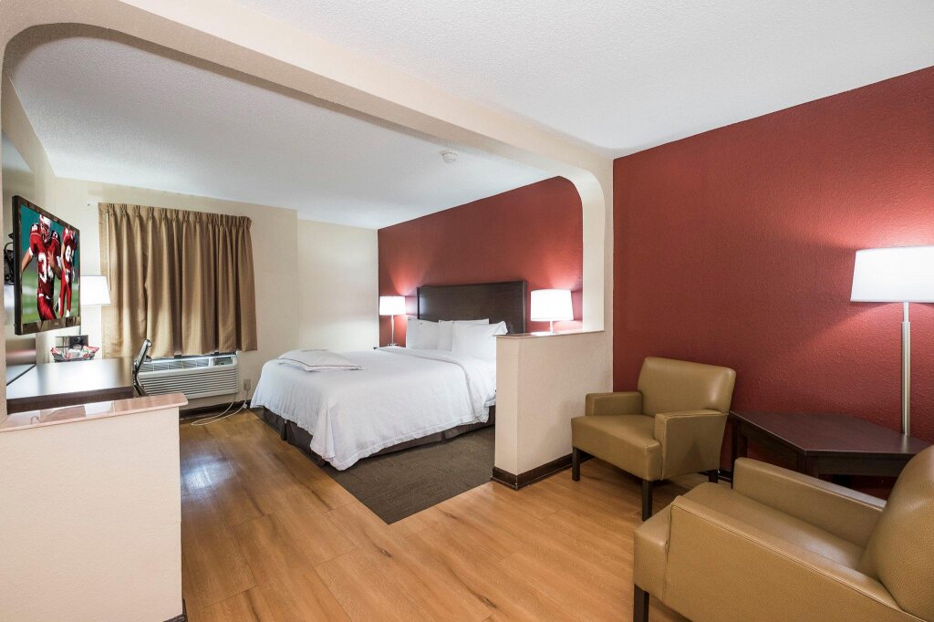 Двухместный номер Premium Red Roof Inn PLUS+ & Suites Opelika