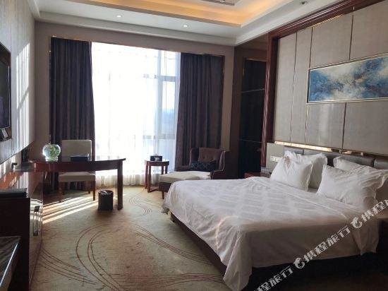 Double Suite Jinchang Yueting Garden Hotel