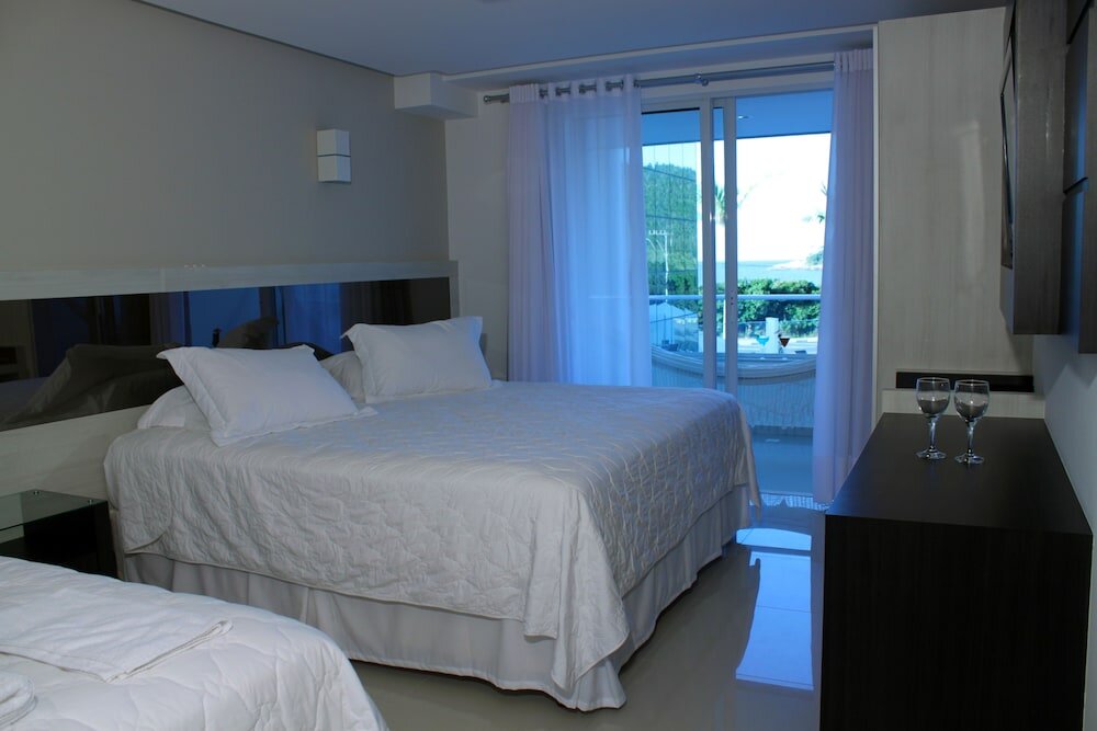 Люкс с балконом и с красивым видом из окна Reserva Praia Hotel
