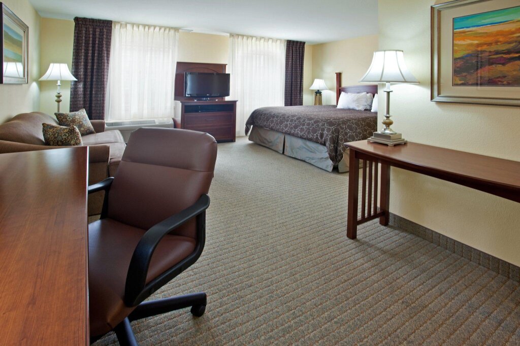 Двухместный люкс c 1 комнатой Staybridge Suites Elkhart North, an IHG Hotel