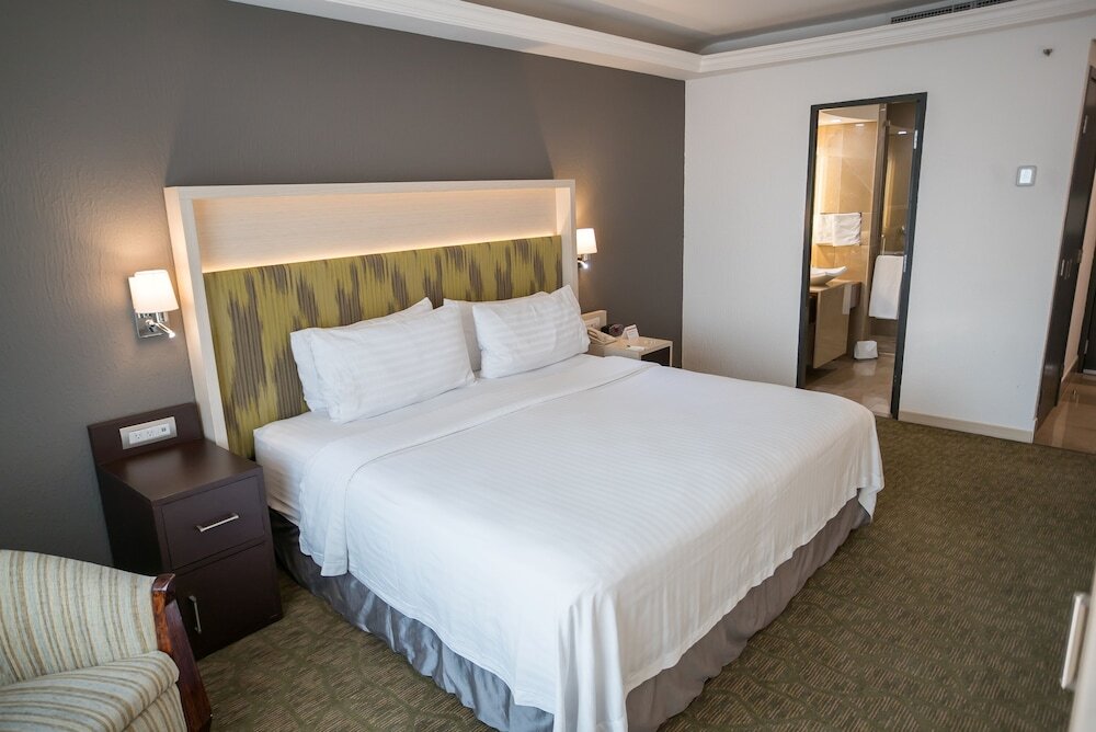 Premium room Holiday Inn Queretaro Zona Diamante, an IHG Hotel