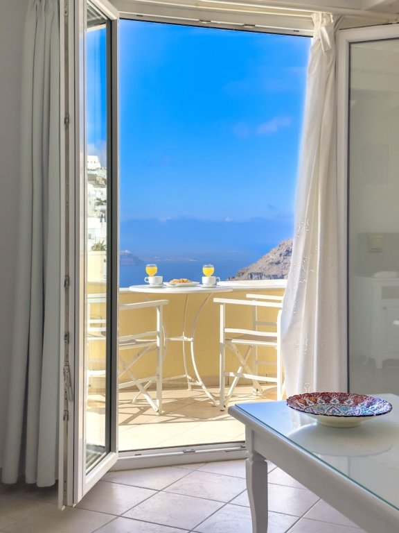 Suite with balcony Reverie Santorini Hotel