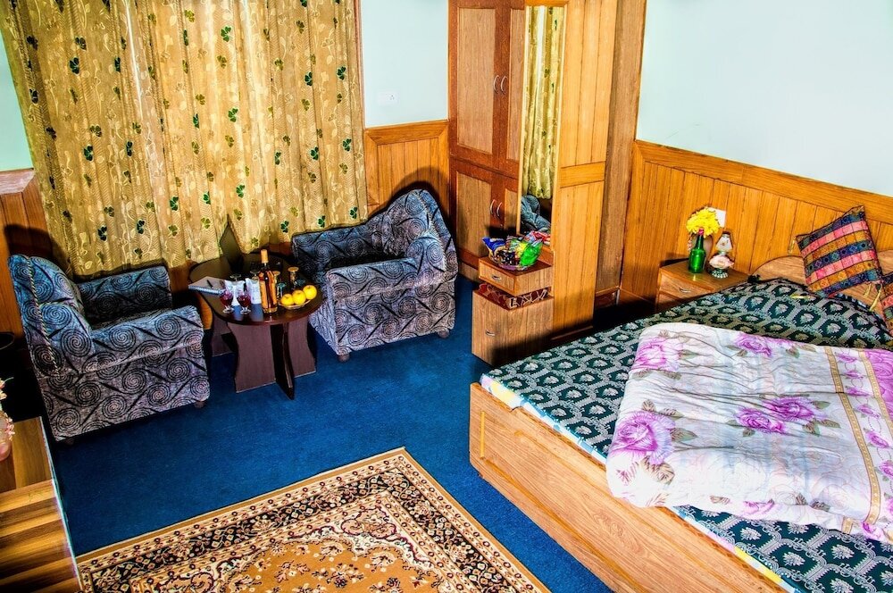 Deluxe Zimmer 1BR Exotic Hill View Stay in Shoghi