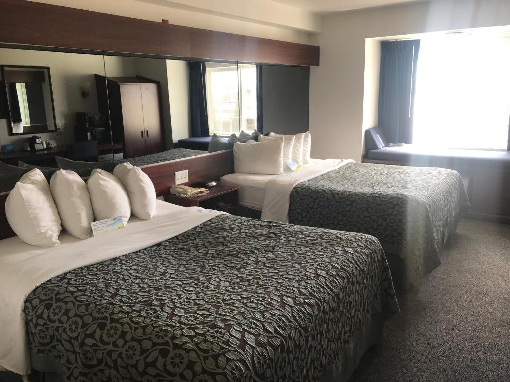 Standard Double room Days Inn & Suites