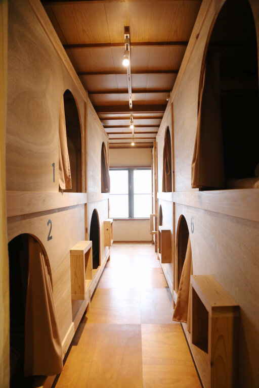 Кровать в общем номере (женский номер) Y Pub & Hostel Tottori