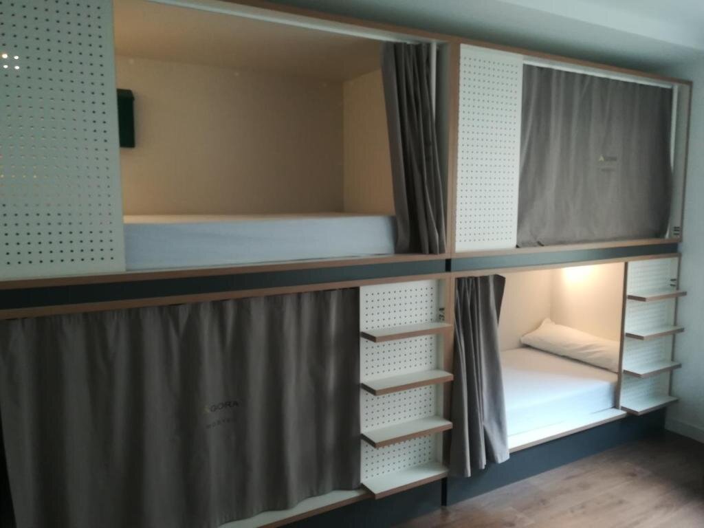 Кровать в общем номере Agora Hostel