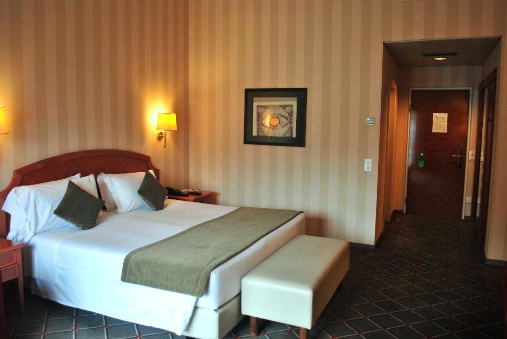 Standard Triple room with balcony Hotel De La Paix