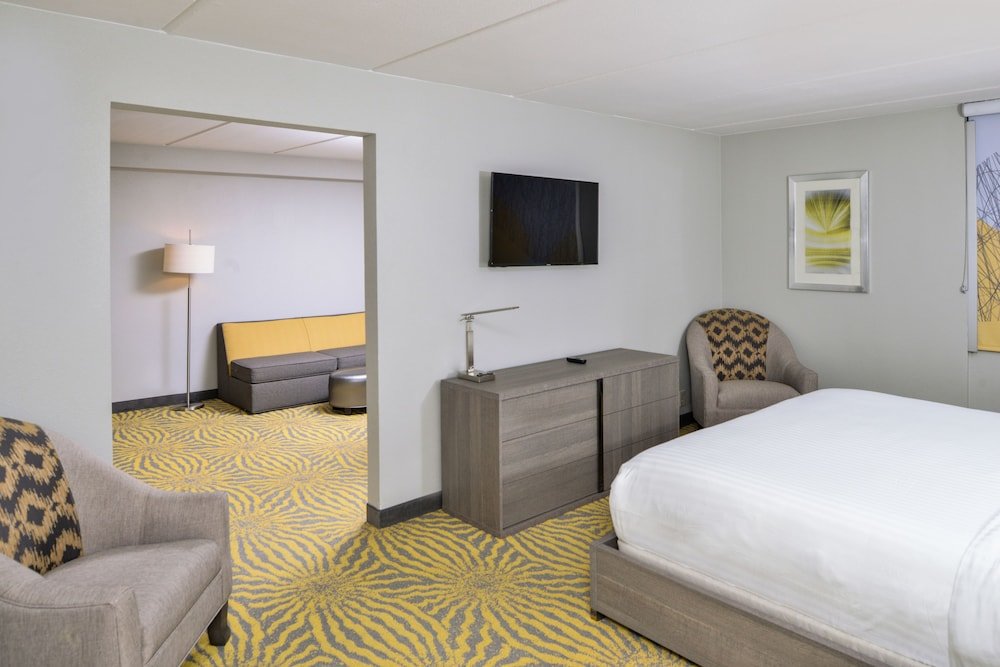 1 Bedroom Suite Holiday Inn Richardson, an IHG Hotel
