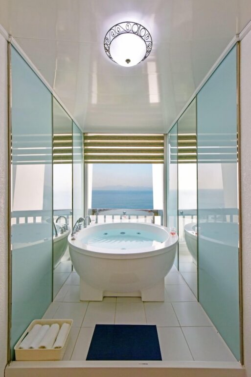 Standard chambre duplex avec balcon et Vue sur l'océan Namhae Bluemare Pension