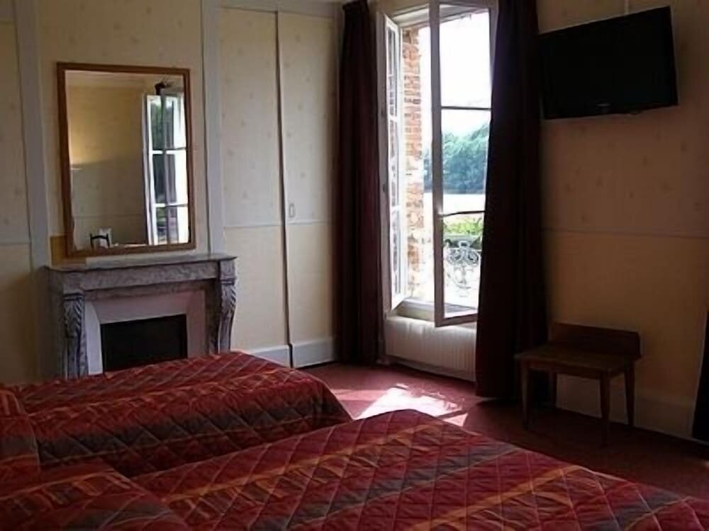Трёхместный номер Standard c 1 комнатой Logis Hotels Restaurants- Villa des Bordes