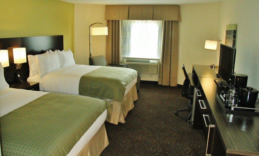 Двухместный номер Standard Holiday Inn Greensboro Coliseum, an IHG Hotel