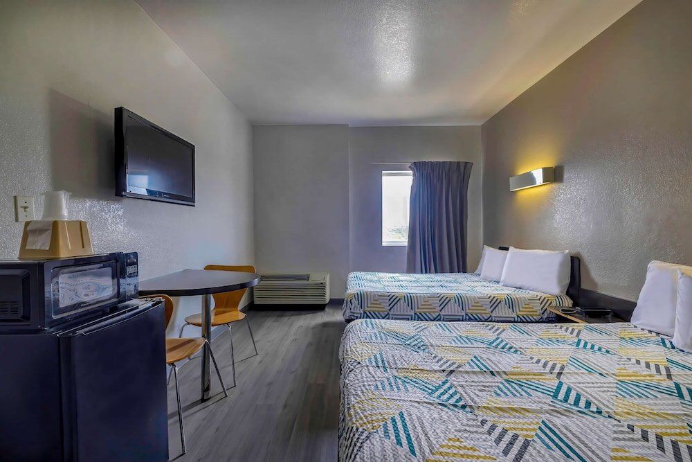 Standard Quadruple Suite Motel 6 Cedar Park, TX