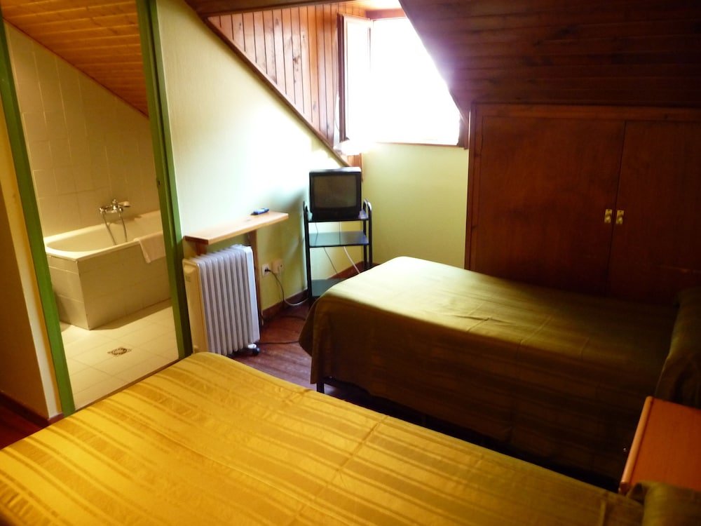 Bed in Dorm Alberg Toni Sors - Hostel