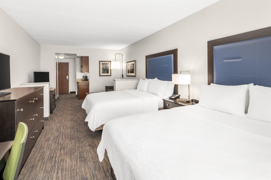 Двухместный люкс Holiday Inn Express & Suites Wilmington-Newark, an IHG Hotel