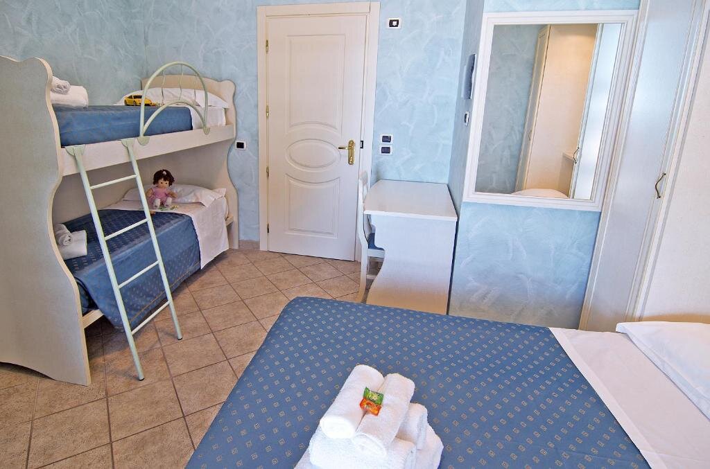 Standard Vierer Zimmer mit Meerblick Hotel Capital