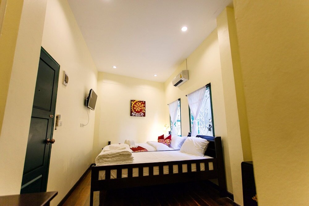 Двухместный номер Standard c 1 комнатой Srisomboon Hostel