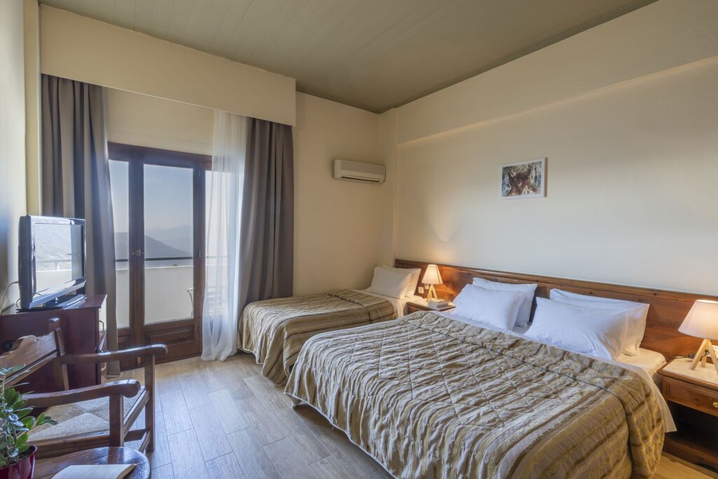Standard Triple room Domotel Anemolia Mountain Resort