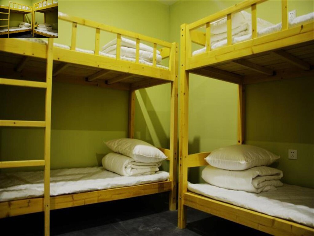 Кровать в общем номере (мужской номер) Ningbo 238 International Youth Hostel