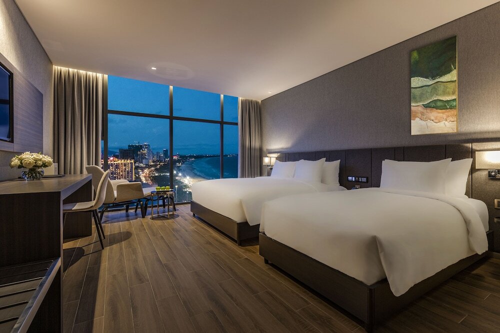 Deluxe Triple room with partial ocean view Premier Pearl Hotel Vung Tau