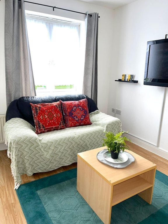 Апартаменты Comfortable and Convenient 1-bed Apart in Romford