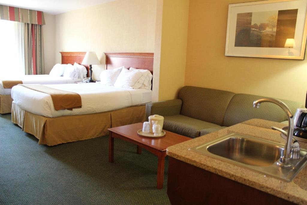 Четырёхместный люкс Holiday Inn Express Tehachapi, an IHG Hotel