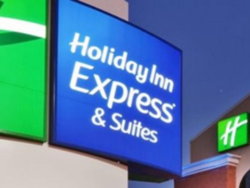 Двухместный люкс Holiday Inn Express & Suites Chalmette - New Orleans S, an IHG Hotel