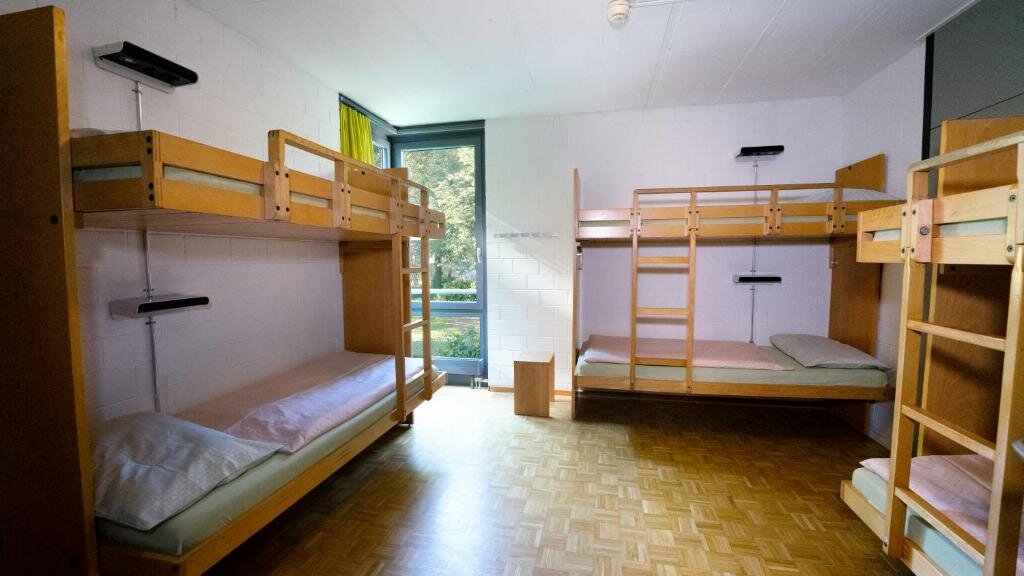 Шестиместный номер Standard Luzern Youth Hostel