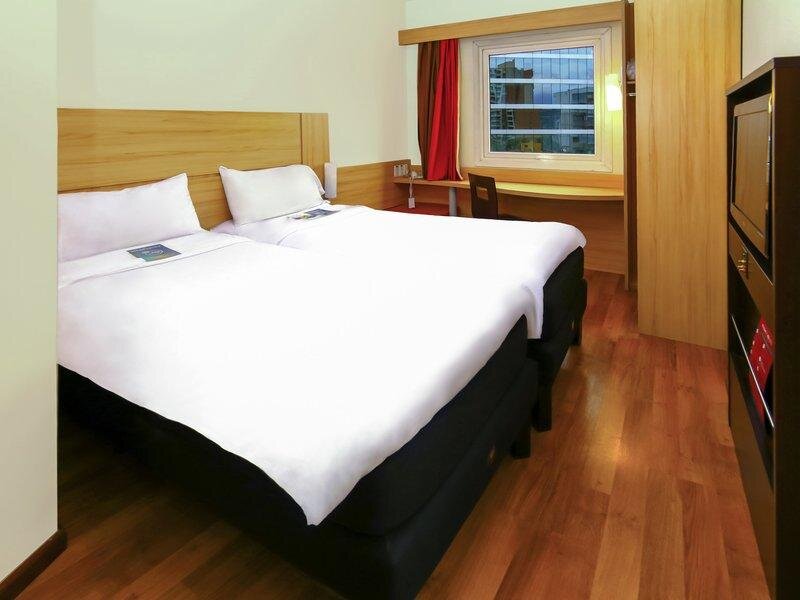 Кровать в общем номере Hotel ibis Santiago Providencia
