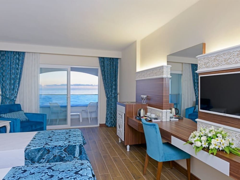 Standard room with balcony and with sea view Club Hotel Ruza