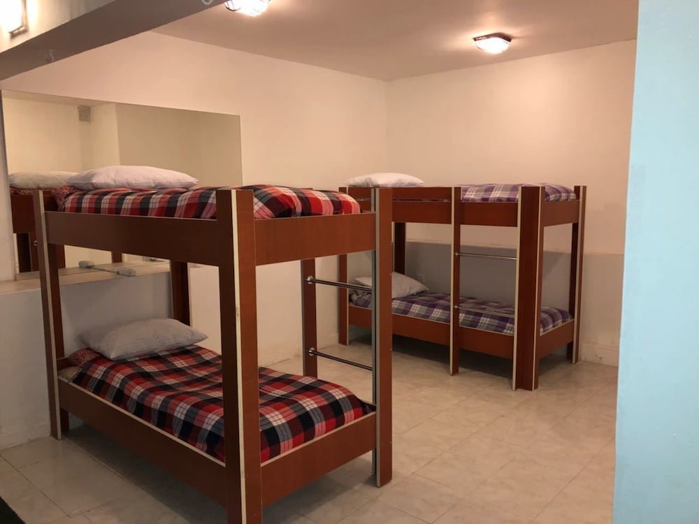 Кровать в общем номере (женский номер) Baku Mint Hostel