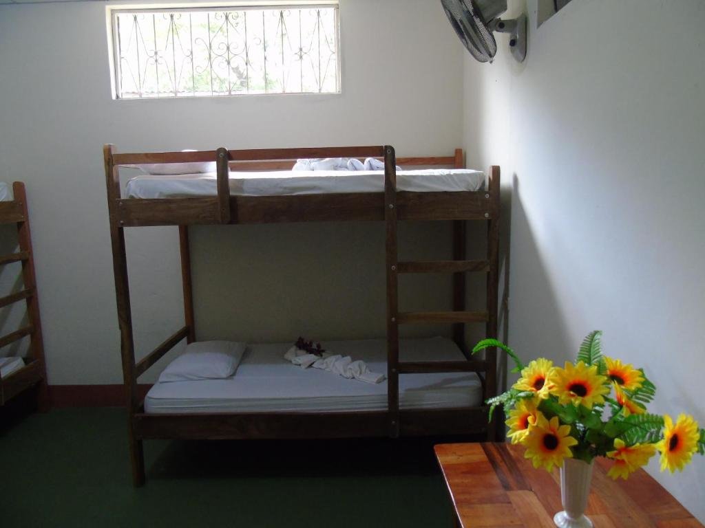 Кровать в общем номере Hostal Casa Moreno