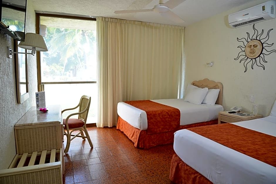 Standard Double room with balcony Cabo Blanco Hotel and Marina