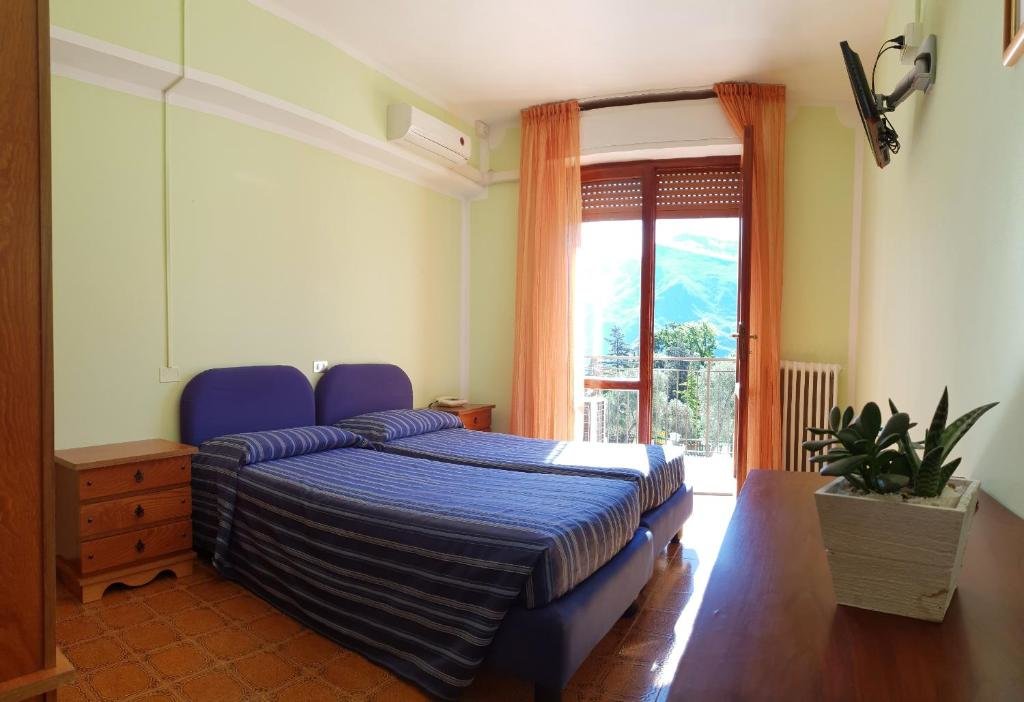 Standard Double room with pool view Village Bazzanega - Montagnoli Group