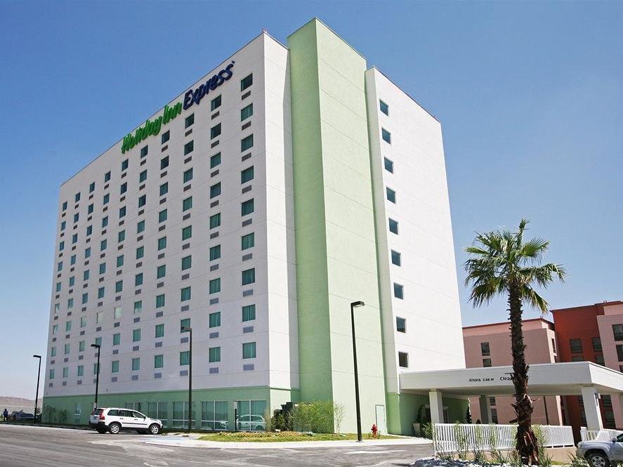 Suite Holiday Inn Express Saltillo Zona Aeropuerto, an IHG Hotel