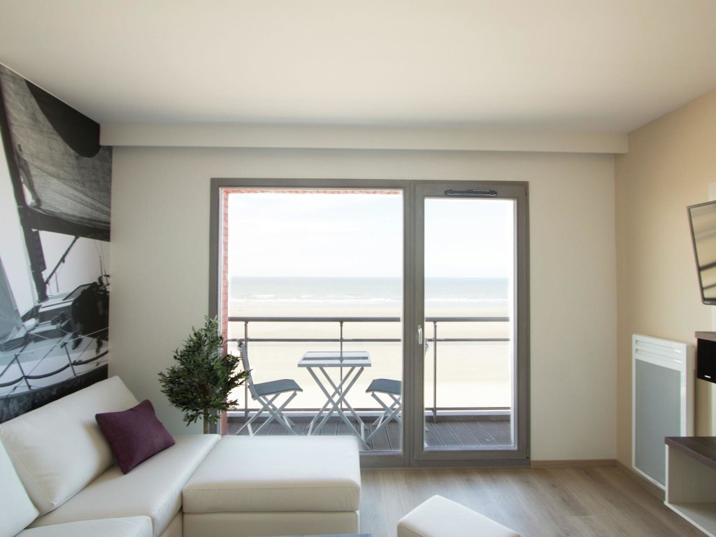 Апартаменты Modern beachside apartment in Bray-Dunes close to De Panne