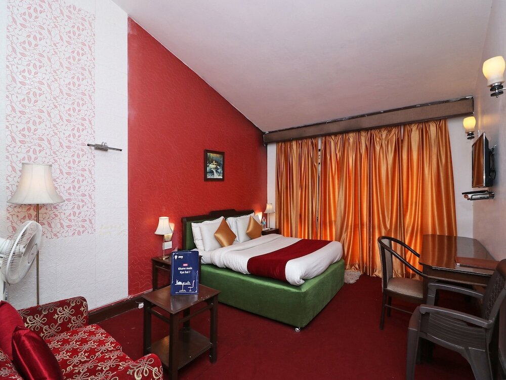 Camera Standard Hotel Vasant Palace by OYO Rooms