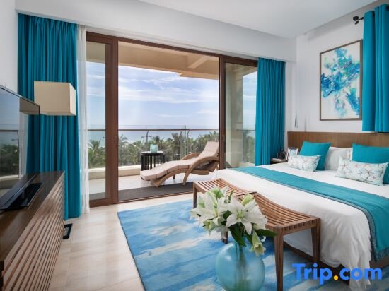 Семейный люкс с 3 комнатами с видом на море Aloha Oceanfront Suite Resort