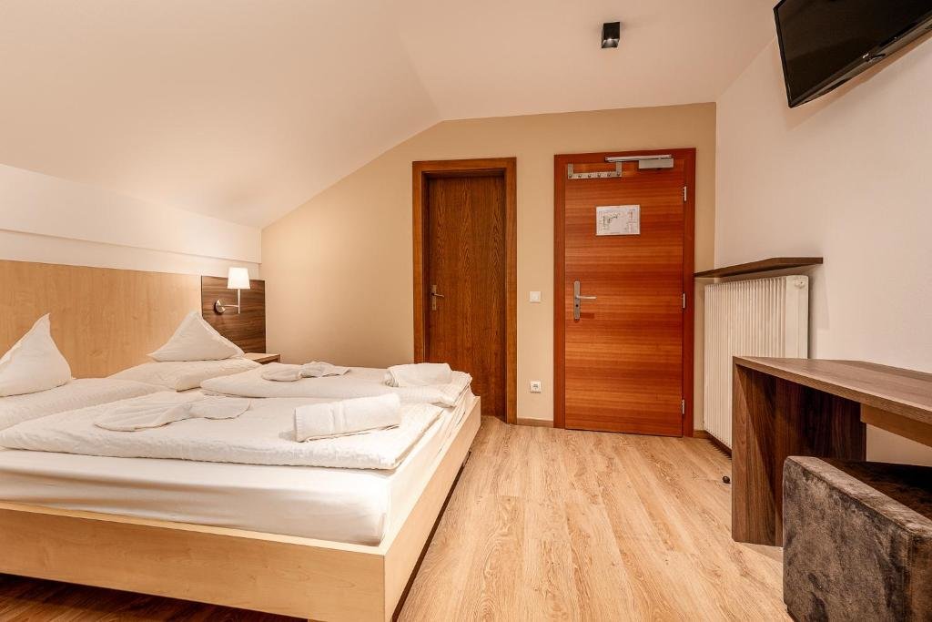 Standard Doppel Zimmer mit Balkon Hotel Klammer