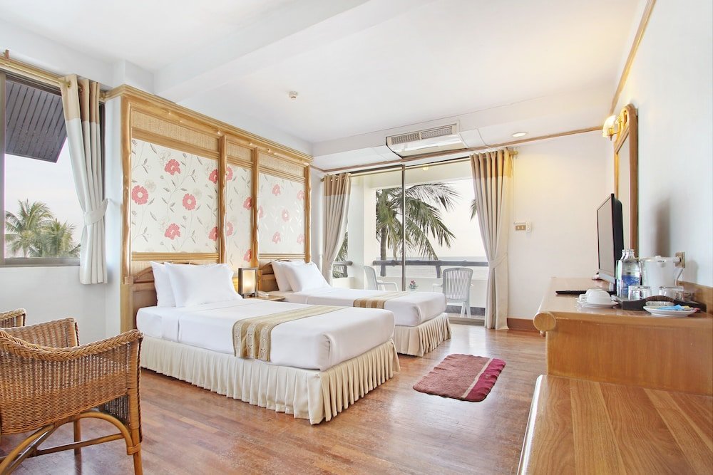 Standard room with balcony and with sea view Rayong Chalet Resort