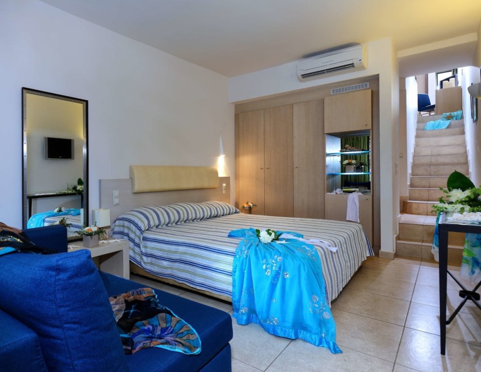 Номер Standard с 2 комнатами с видом на бассейн Sitia Beach City Resort & Spa
