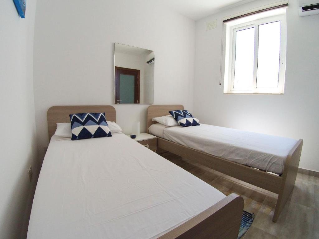 Standard chambre F11-2 Room 2 single beds shared bathroom in shared Flat