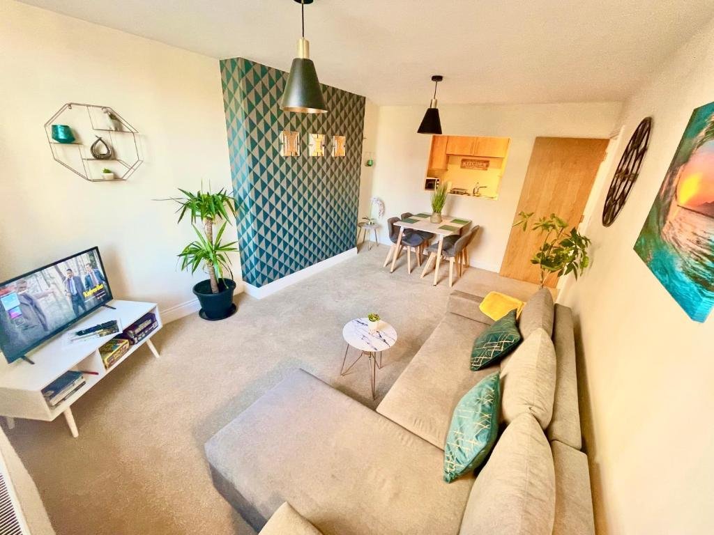 Deluxe appartement A Stylish Retreat - Super King Bed - Heart Of Town Centre - 5 mins Stroll to Beach