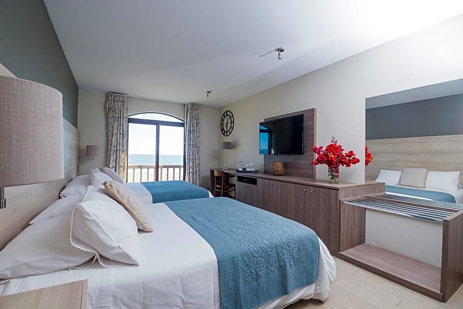 Четырёхместный номер Superior с видом на море Hotel Campanario Del Mar
