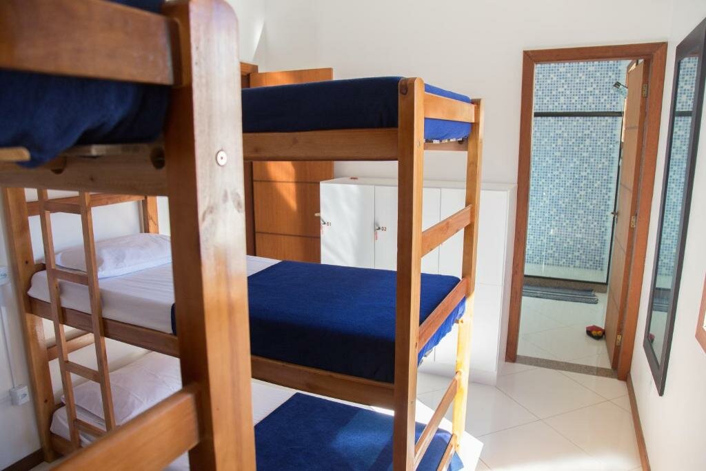 Кровать в общем номере (женский номер) Enseada Hostel