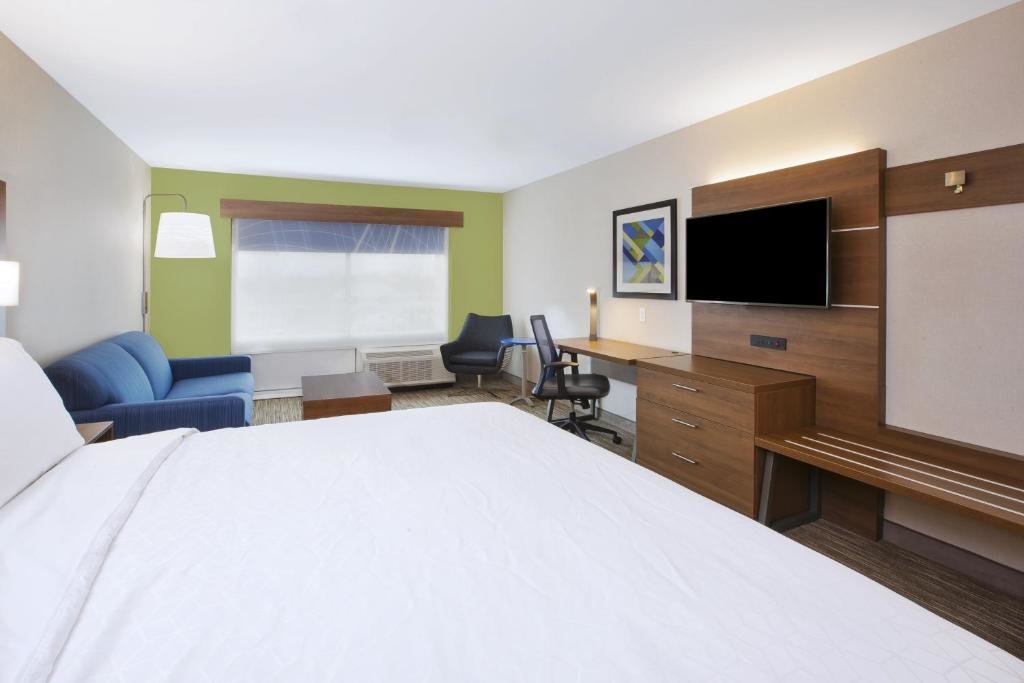 Suite Holiday Inn Express Grand Rapids Airport North, an IHG Hotel
