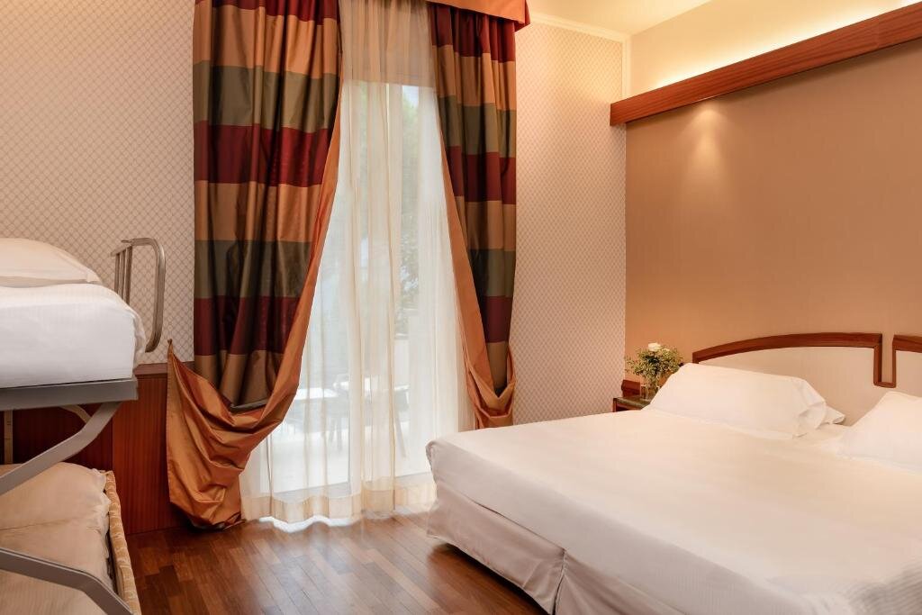 Standard quadruple chambre avec balcon Hotel Polo
