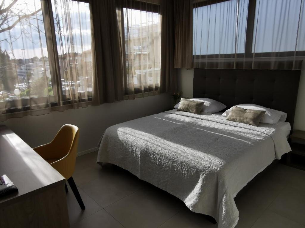Standard Double room with garden view Luxury Rooms Pino