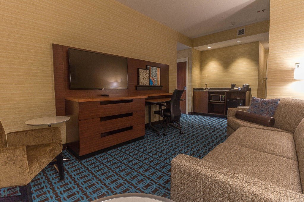 Люкс Fairfield Inn & Suites by Marriott Regina